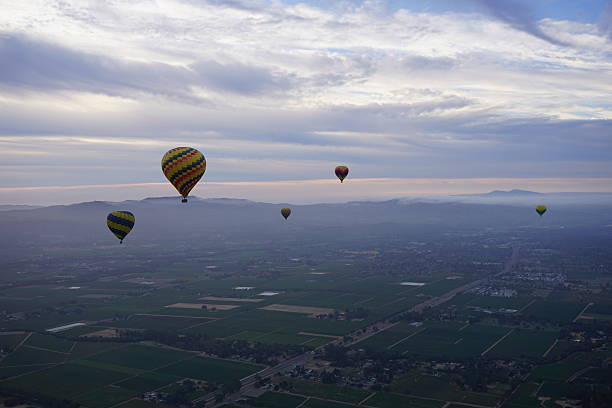 ナパの熱気球 - hot air balloon california napa napa valley ストックフォトと画像