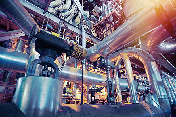 zona industriale, in acciaio condutture, le valvole e pompe  - valve chemical plant oil industry foto e immagini stock
