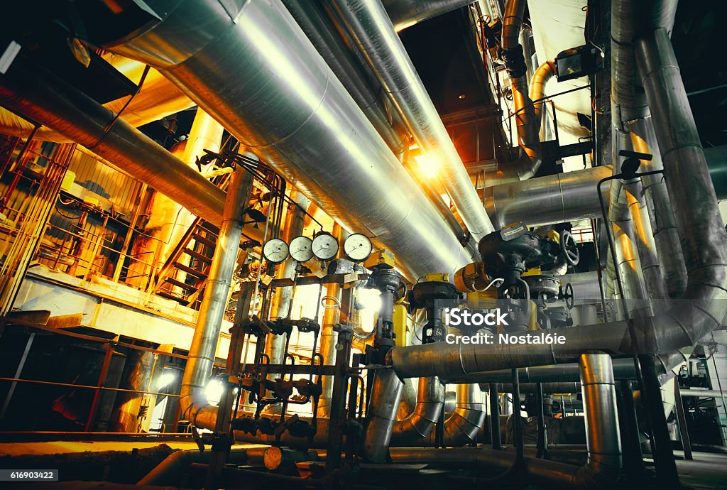 Zona industriale, in acciaio pipeline in tonalità blu  - Foto stock royalty-free di Industria