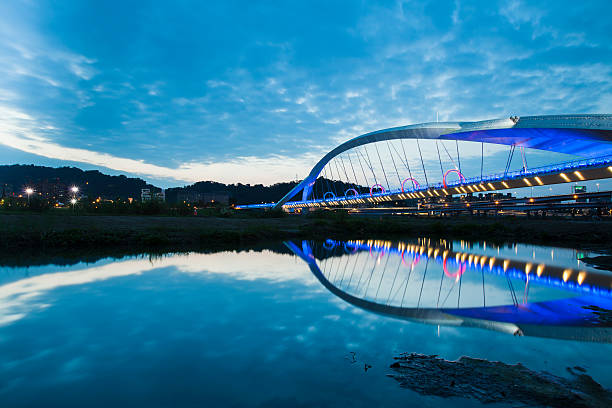 istock THE TAIPEI SUNSHINE BRIDGE 617357282