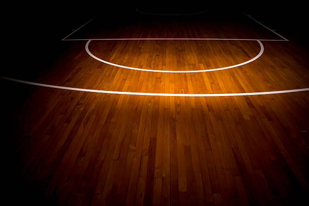 campo de basquetebol - basketball sport hardwood floor floor imagens e fotografias de stock