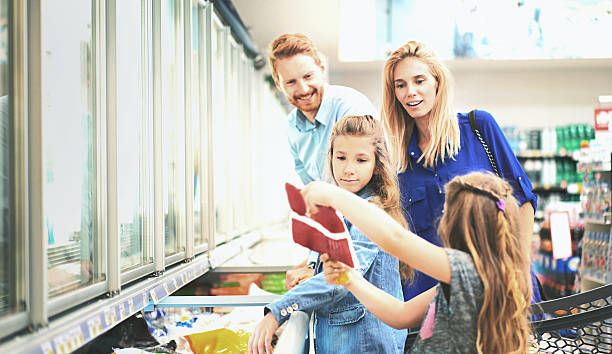 istock Family in a supermarket. 617361094