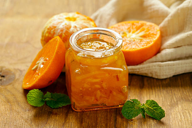 confiture bio maison d’agrumes, d’orange, de manadarine. - gelatin dessert orange fruit marmalade photos et images de collection