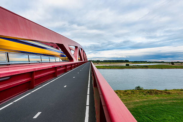 dutch train crossing the ijssel river - trein nederland stockfoto's en -beelden