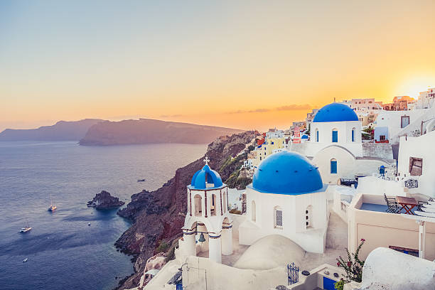 日没時のオア、サントリーニ島、ギリシャ。インスタグラムヴィンテージスタイル - santorini greece oia sunset ストックフォトと画像