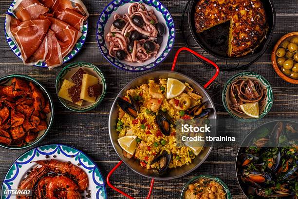 Typisches Spanisches Tapaskonzept Ansicht Von Oben Stockfoto und mehr Bilder von Tapas