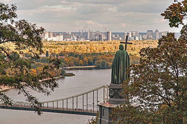 Autumn view of the monument to Vladimir, Kiev, Ukraine Autumn view of the Dnipro river, bridge, monument to Vladimir, Kiev, Ukraine vladimir russia photos stock pictures, royalty-free photos & images