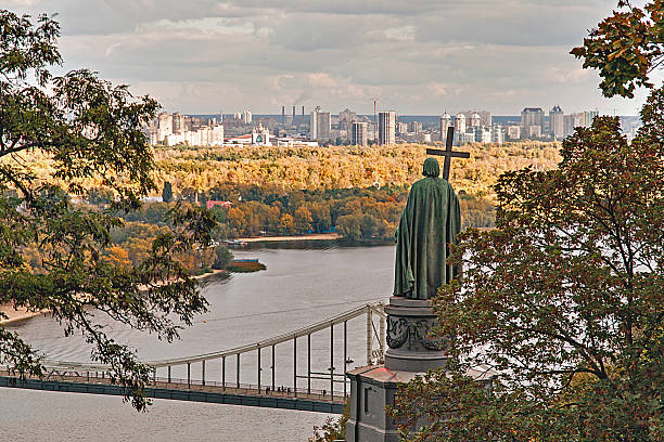 jesienny widok na pomnik włodzimierza, kijów, ukraina - vladimir zdjęcia i obrazy z banku zdjęć