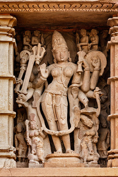 słynne rzeźby świątyń khajuraho, indie - khajuraho india sexual activity temple zdjęcia i obrazy z banku zdjęć