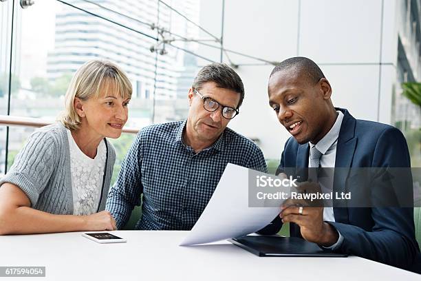 Foto de Conceito De Pessoas De Conexão De Comunicação Empresarial e mais fotos de stock de Consultor Financeiro