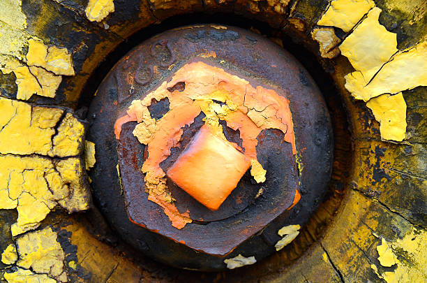грубая металлическая текстура - metal rust fungus paint cracked стоковые фото и изображения