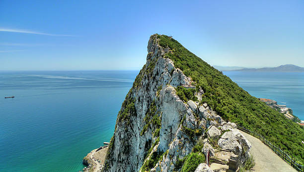 le rocher de gibraltar  - rock of gibraltar photos et images de collection