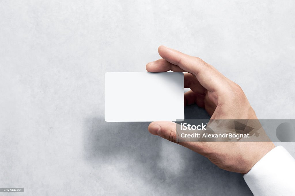 Hand hold blank white card mockup with rounded corners Hand hold blank white card mockup with rounded corners. Plain call-card mock up template holding arm. Plastic credit namecard display front. Check offset card design. Business branding. Credit Card Stock Photo