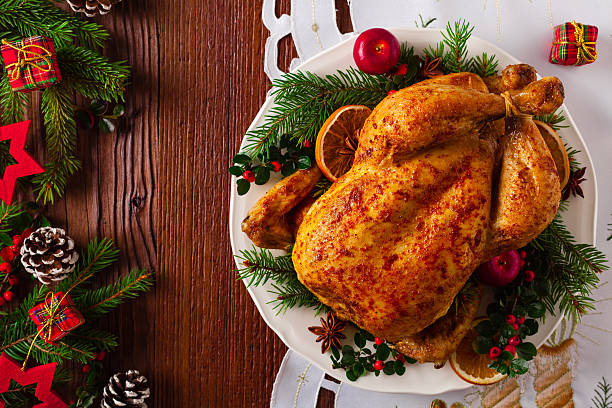 roasted whole chicken with christmas decoration. - christmas turkey imagens e fotografias de stock