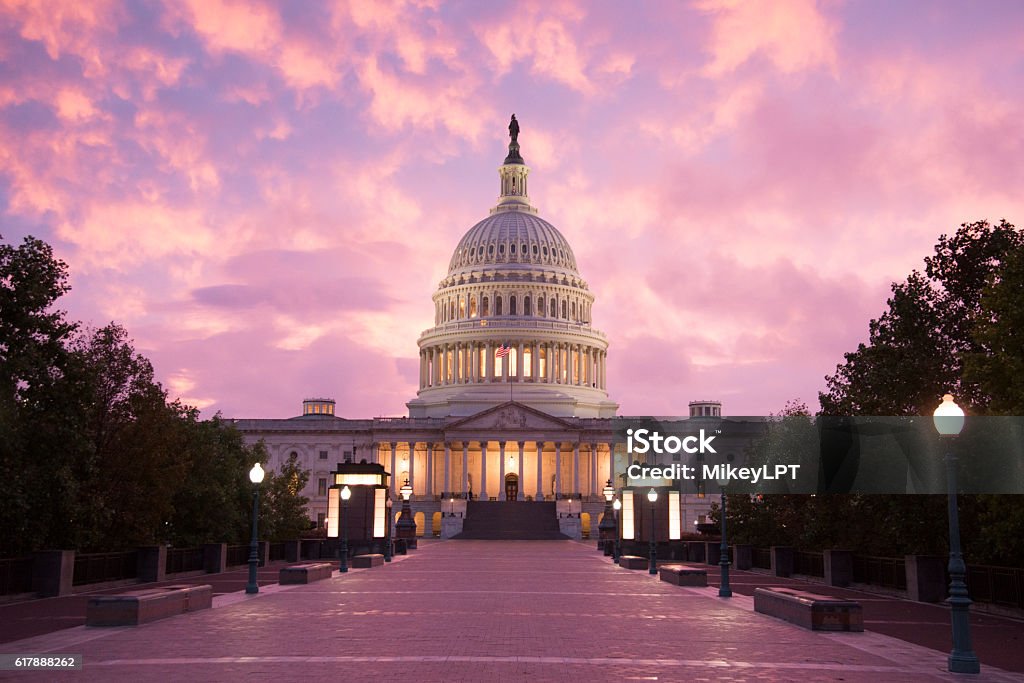 Atardecer del edificio del Capitolio - Washington DC - Foto de stock de Washington DC libre de derechos