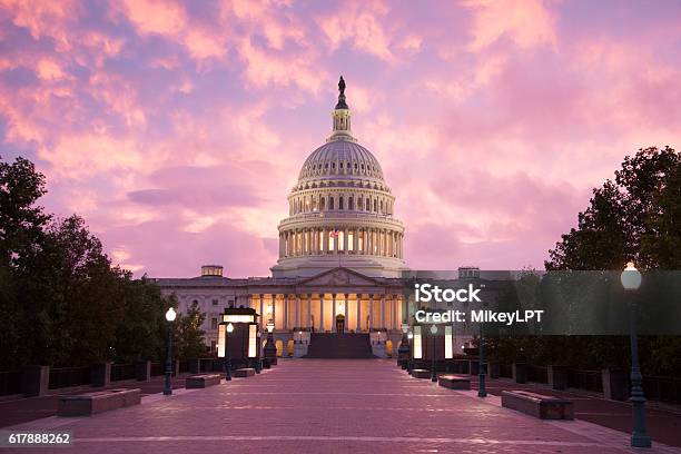 Atardecer Del Edificio Del Capitolio Washington Dc Foto de stock y más banco de imágenes de Washington DC