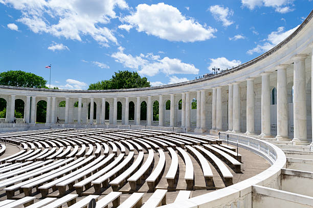 Arlington Memorial Amphitheatre in DC Arlington National Cemetery is the most iconic military cemetery in the US memorial amphitheater stock pictures, royalty-free photos & images