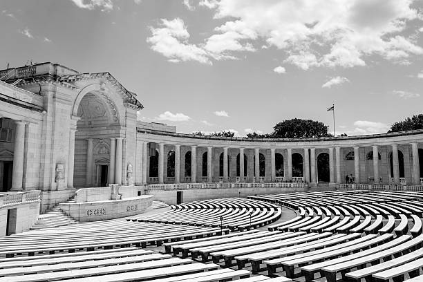 Arlington Memorial Amphitheatre in DC Arlington National Cemetery is the most iconic military cemetery in the US memorial amphitheater stock pictures, royalty-free photos & images