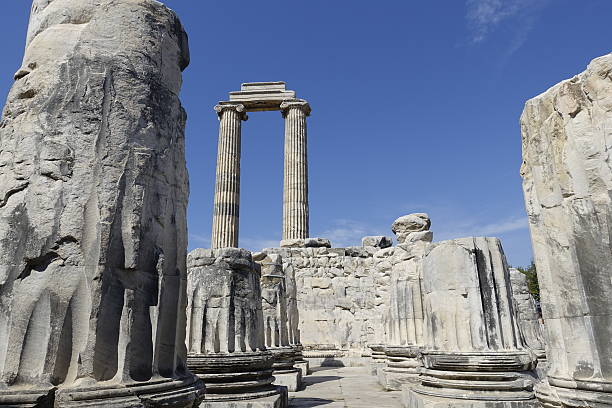 vista del tempio di apollo nell'antica città di didyma - 1408 foto e immagini stock