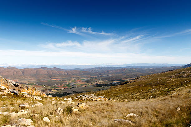 풍경 전망 - 남쪽의 스와트베르크 계곡 위의 구름 - prince albert south africa 뉴스 사진 이미지