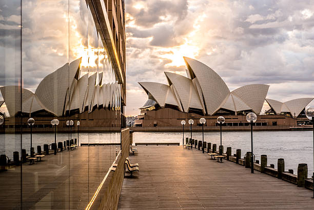 amanecer de la ópera de sídney - sydney opera house fotos fotografías e imágenes de stock