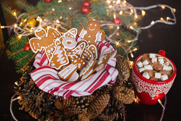 istock Red mugs with hot chocolate and marshmallows and gingerbread cookies. 618044392