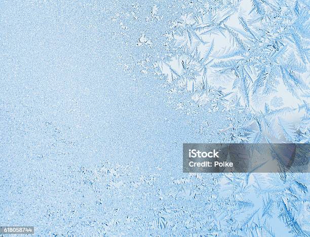 Photo libre de droit de Fond De Lhiver Le Gel Sur La Fenêtre banque d'images et plus d'images libres de droit de Glace - Glace, Fond, Verre dépoli