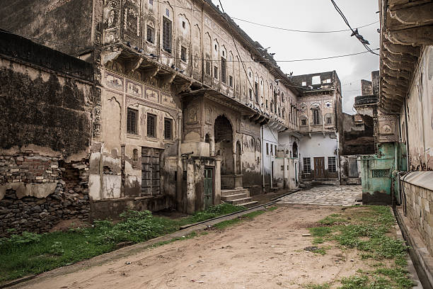 istock Haveli abandoned in northern India 618069756