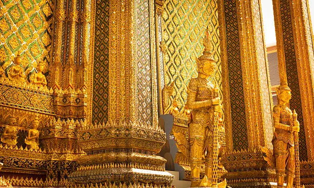 Photo of giant wat pra keaw bangkok thailand popular destination :public