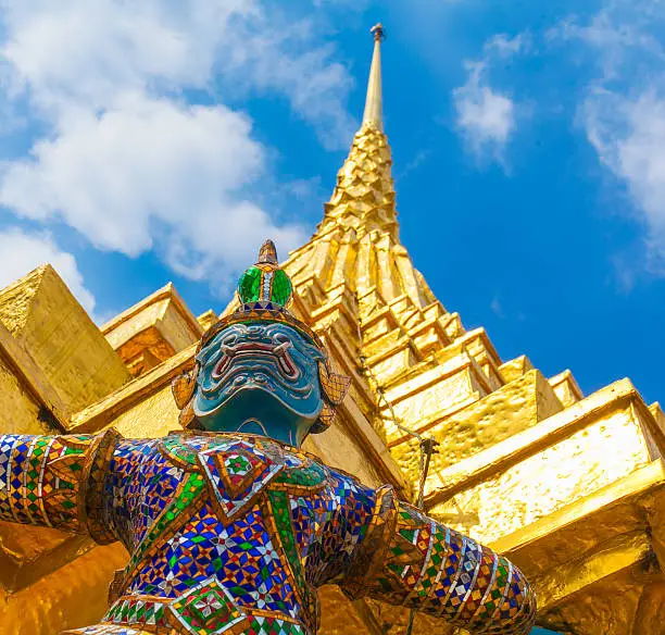 Photo of giant wat pra keaw bangkok thailand popular destination :public