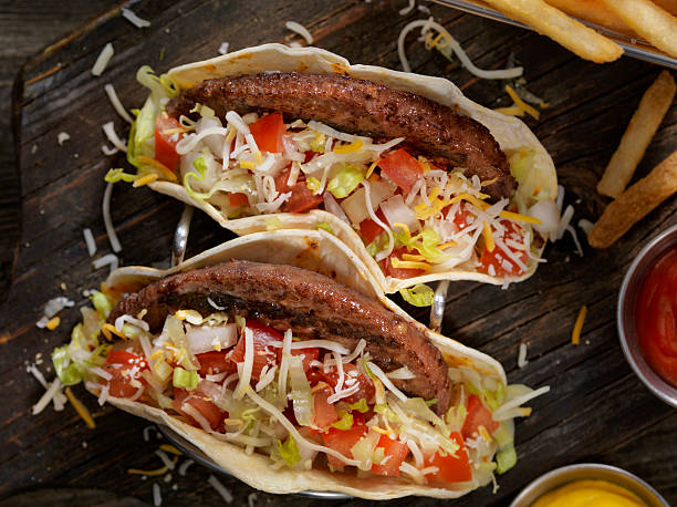 tacos de hamburguesa con queso con papas fritas - hamburguesas quesadilla fotografías e imágenes de stock