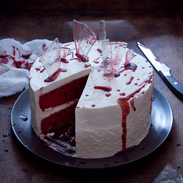 red velvet ciasto urządzony na halloween  - blood cake zdjęcia i obrazy z banku zdjęć