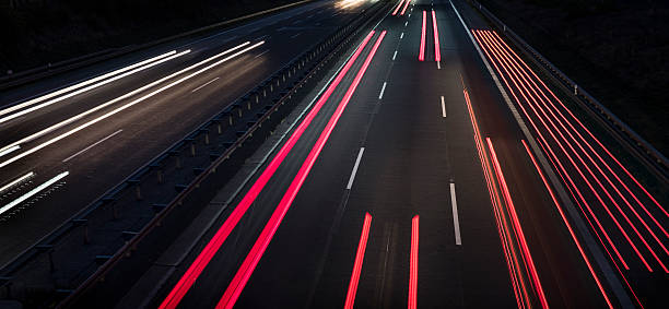 rodovia ao anoitecer - longa exposição - autobahn - fotografias e filmes do acervo