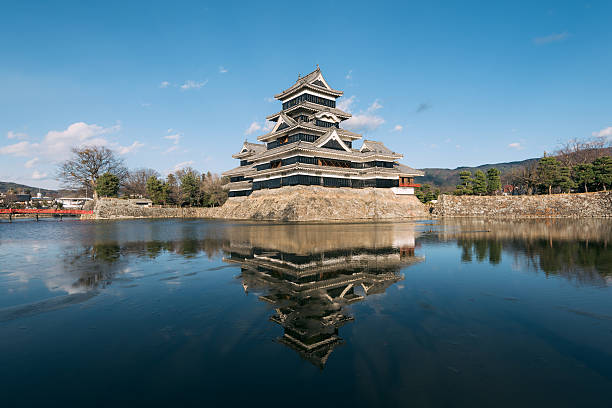 castillo de matsumoto en japón - prefectura de nagano fotografías e imágenes de stock