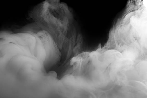 抽象的な霧またはスモークの移動には、黒色の背景 - smoke condensation fumes isolated ストックフォトと画像