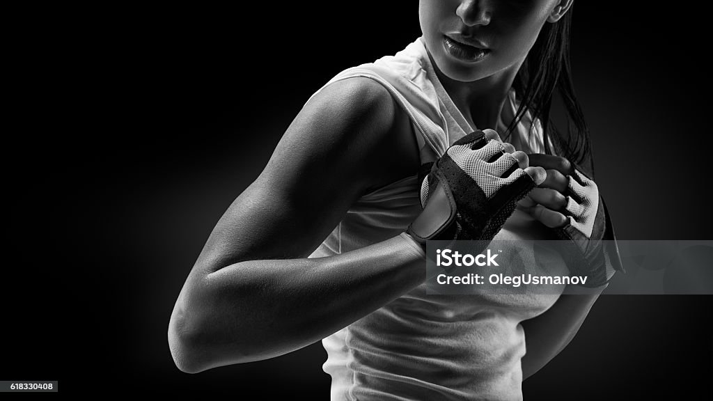 Frau in Sportkleidung - Lizenzfrei Fitnesseinrichtung Stock-Foto