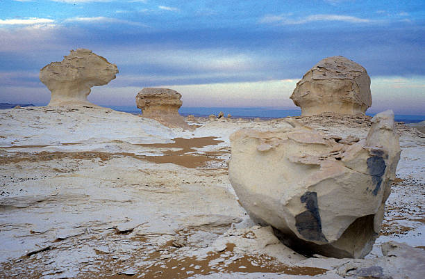 istock AFRICA EGYPT SAHARA FARAFRA WHITE DESERT 618333418