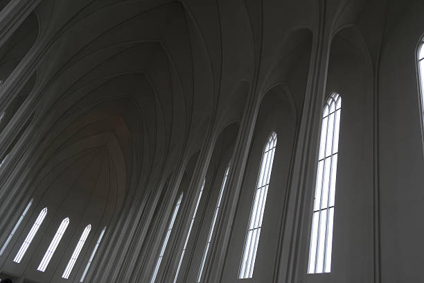 istock Iconic Lutheran Church in Reykjavik 618338962