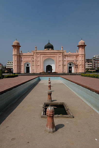 istock Lalbagh Fort and mughal gardens, Dhaka, Bangladesh 618340194