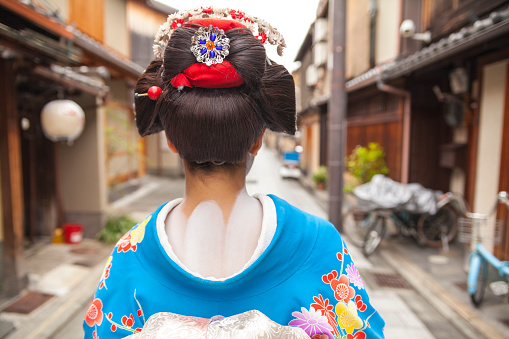 A photo of a geisha girl from behind.