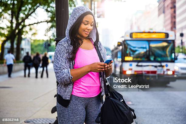 Young Woman Going To The Gym In Chicago Usa Stock Photo - Download Image Now - Chicago - Illinois, Bus, People