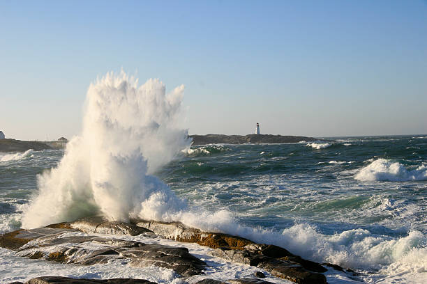 istock Large Waves near Peggy's Cove 618356702