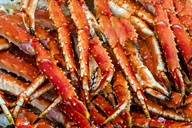 베르겐 수산시장에서 왕게 고기, 노르웨이 - freshness fish food seafood 뉴스 사진 이미지
