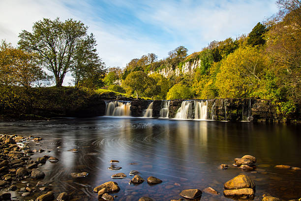 jesień w wain wath force w swaledale. - swaledale zdjęcia i obrazy z banku zdjęć