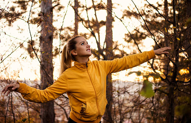 woman with blue eyes in autumn forest at sunset. - leafes autumn grass nature imagens e fotografias de stock