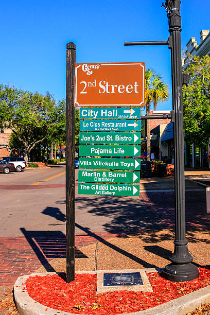 2nd Street sign in downtown Fernandina Beach City in Florida Fernandina Beach, FL, USA - September 7, 2016: 2nd Street sign in downtown Fernandina Beach City in Florida fernandina beach stock pictures, royalty-free photos & images