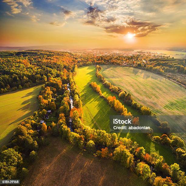 Hermosa Puesta De Sol Sobre El Río Radbuza Foto de stock y más banco de imágenes de República Checa - República Checa, Naturaleza, Pilsen