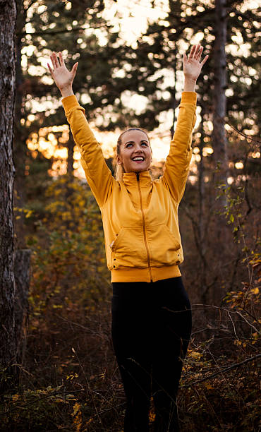 woman with blue eyes in autumn forest at sunset. - leafes autumn grass nature imagens e fotografias de stock