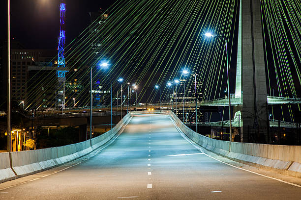 empty avenue cable stayed bridge in sao paulo brazil - cable stayed bridge imagens e fotografias de stock