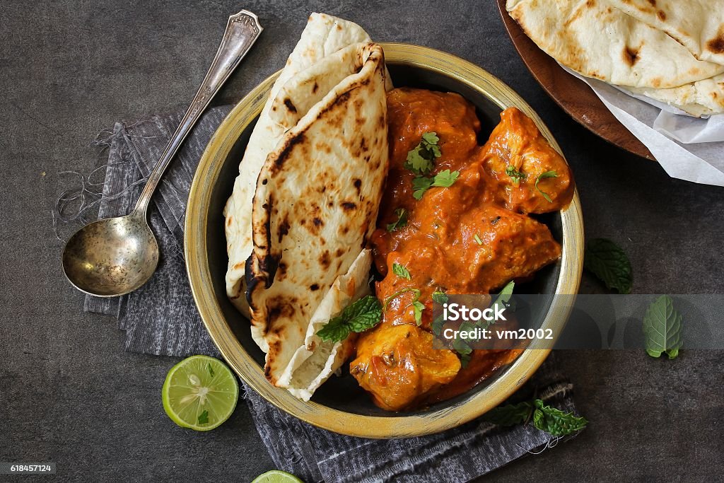 Butter Chicken served with homemade Indian Naan bread Butter chicken served with Homemade Indian Naan Bread / Murgh Makhani Butter Chicken Stock Photo